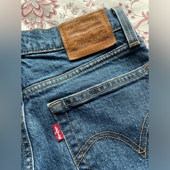 Levi’s Premium Wedgie Straight Below The Belt Raw Hem Button Fly Ankle Jeans 24 - Picture 7 of 16